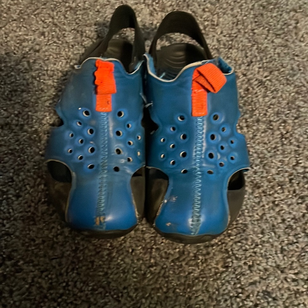 Nike boys sandals